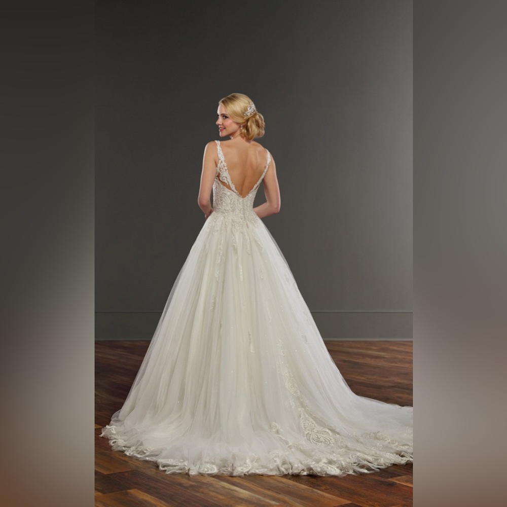 Wedding dress never worn never altered